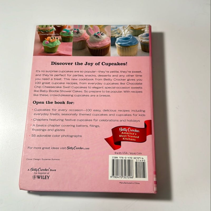 Betty Crocker Just Cupcakes: 100 Recipes for the Way You Really Cook