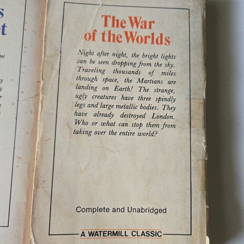 HG Wells In the Days of the Comet & The War of the Worlds 2 paperbacks 1980s 