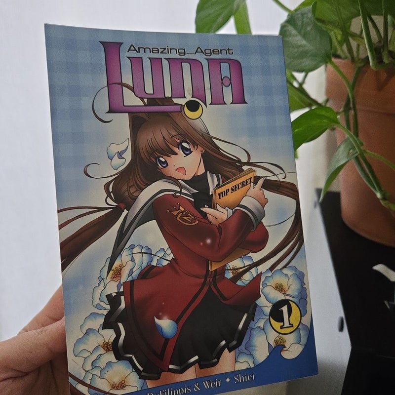 Amazing Agent Luna (1)