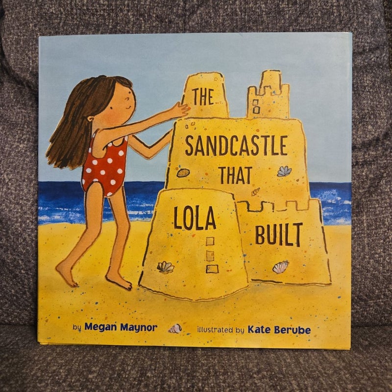 The Sandcastle That Lola Built
