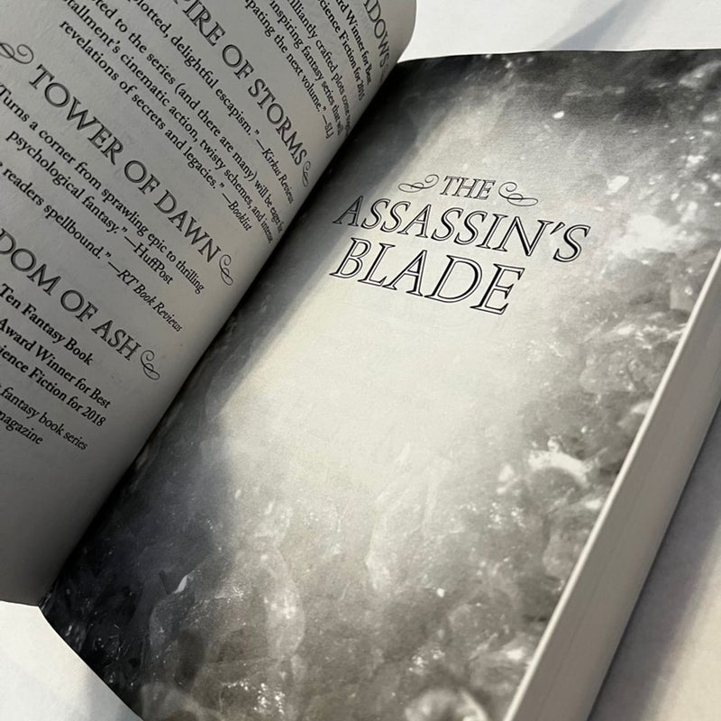 The Assassin's Blade OOP paperback by Sarah J. Maas, Paperback | Pangobooks