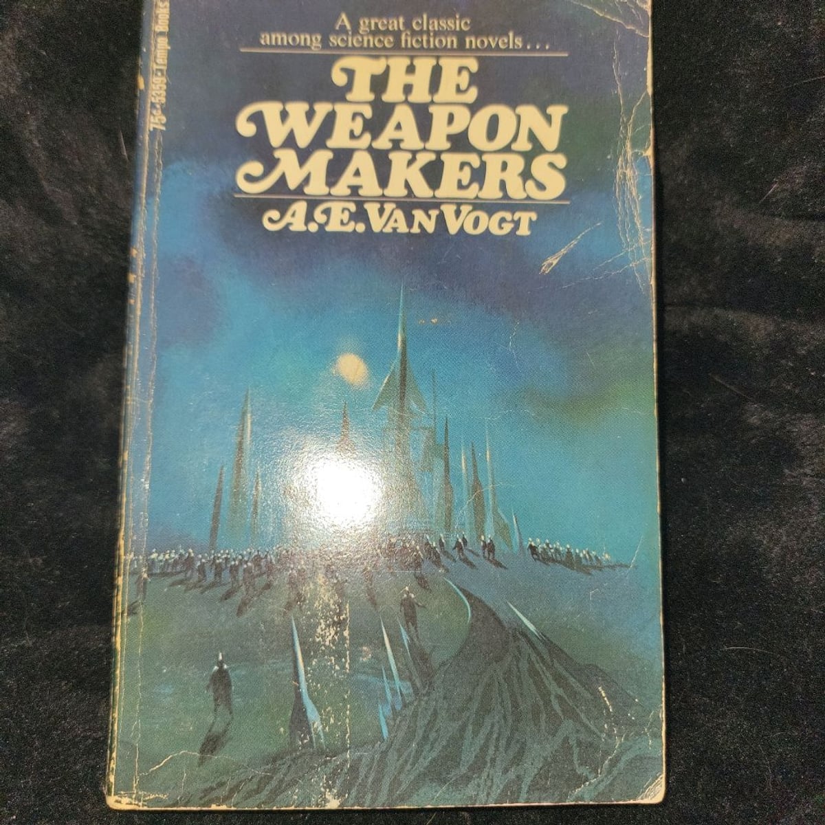 The Weapon Makers by , Paperback | Pangobooks