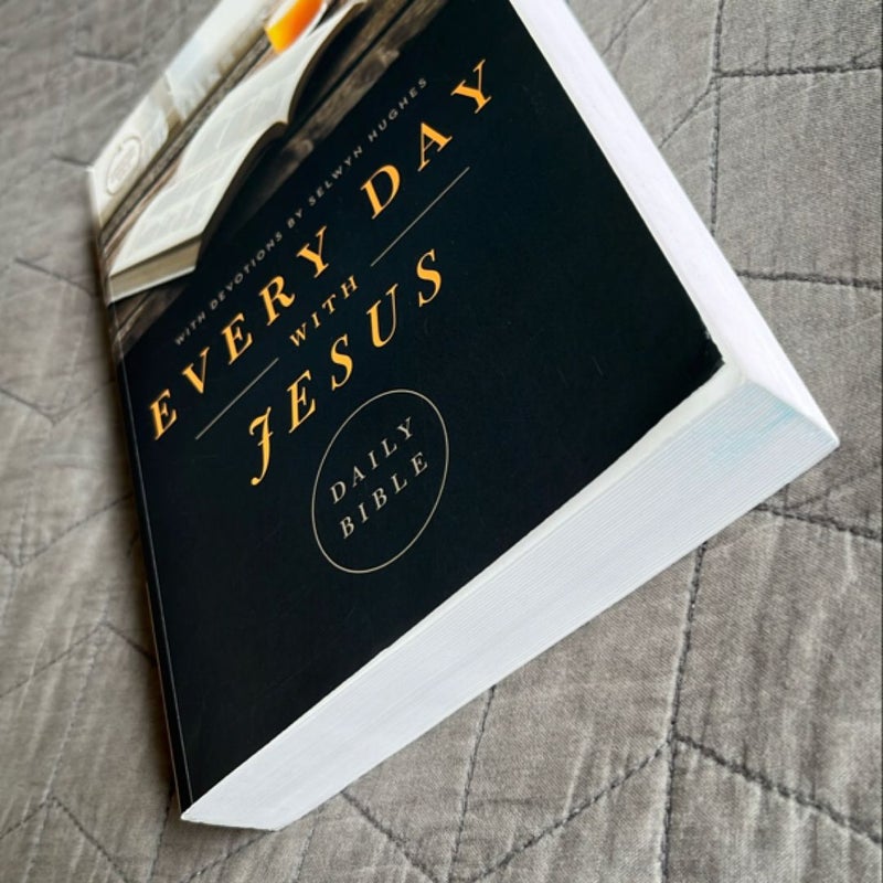 CSB Every Day with Jesus Daily Bible, Trade Paper Edition