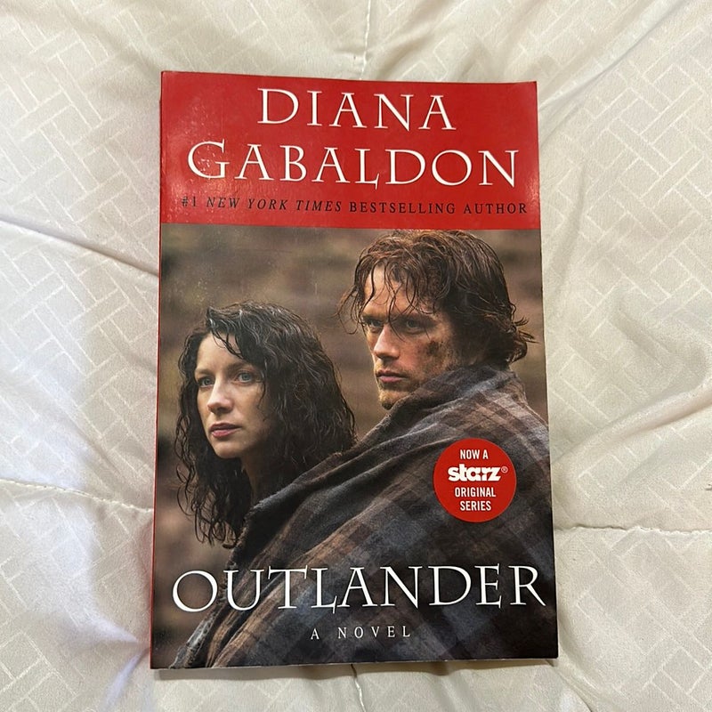 Outlander (Starz Tie-in Edition): A Novel: Gabaldon, Diana