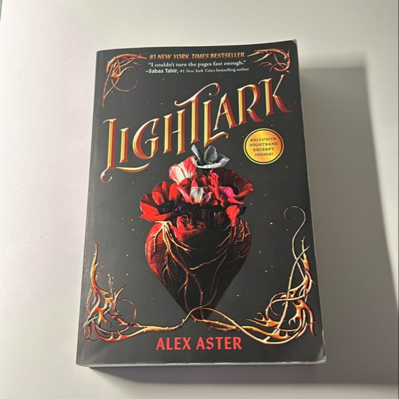 Lightlark (the Lightlark Saga Book 1)