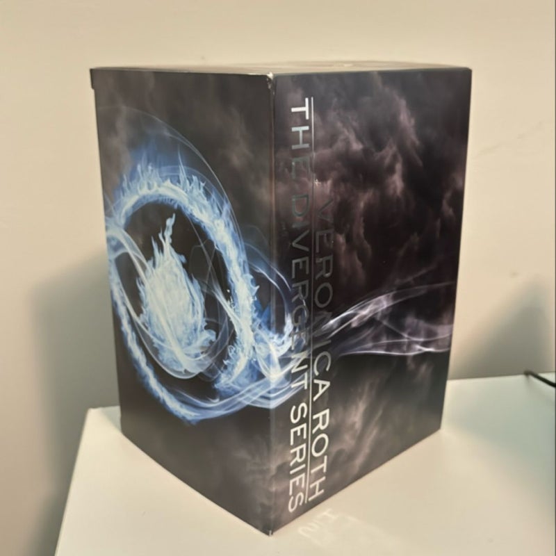 Divergent Series Four-Book Paperback Box Set