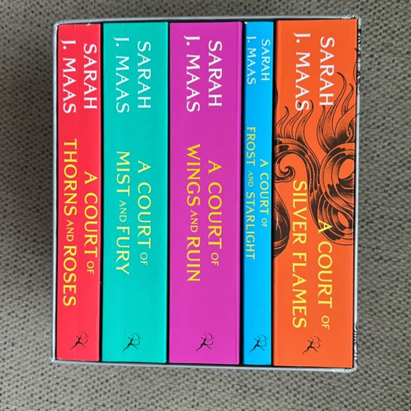 A Court of Thorns and Roses Paperback Box Set (5 Books)