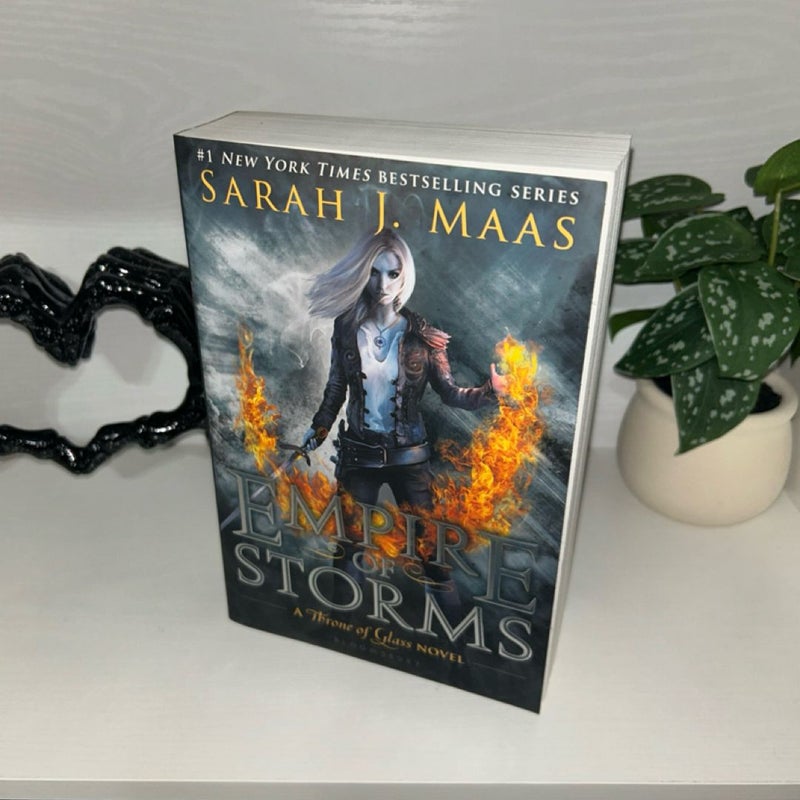 THRONE OF GLASS ORIGINAL PAPERBACK COVERS