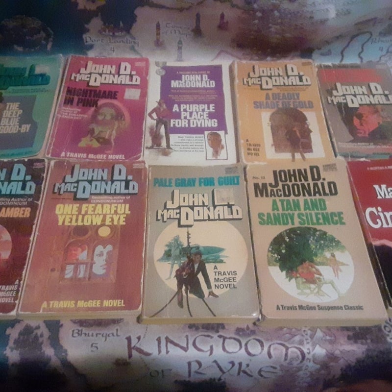 10 Travis McGee book lot