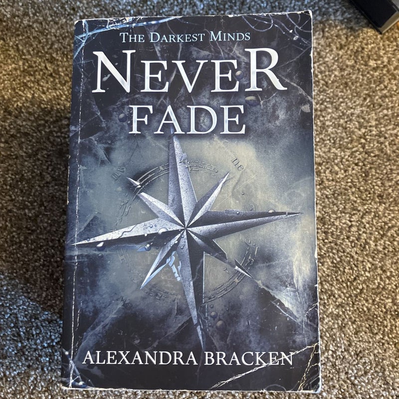 Never Fade (a Darkest Minds Novel)