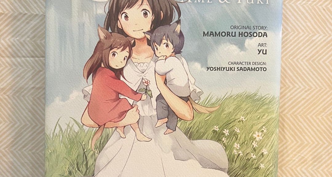 Wolf Children: Ame & Yuki: Mamoru Hosoda, Yu: 9780316401654: :  Books