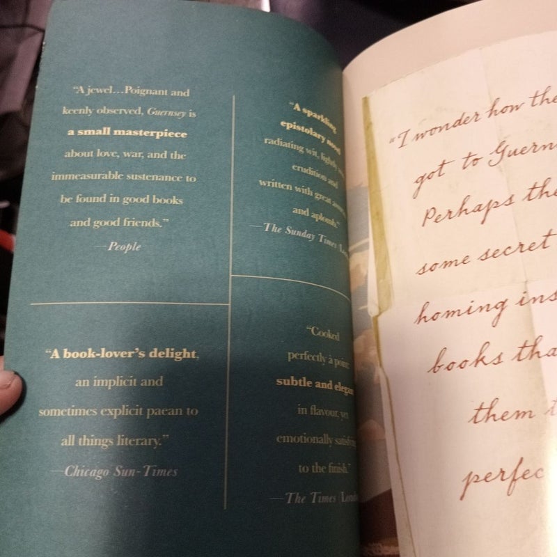 The Guernsey Literary and Potato Peel Pie Society