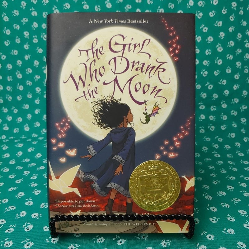 The Girl Who Drank the Moon (Winner of the 2017 Newbery Medal)