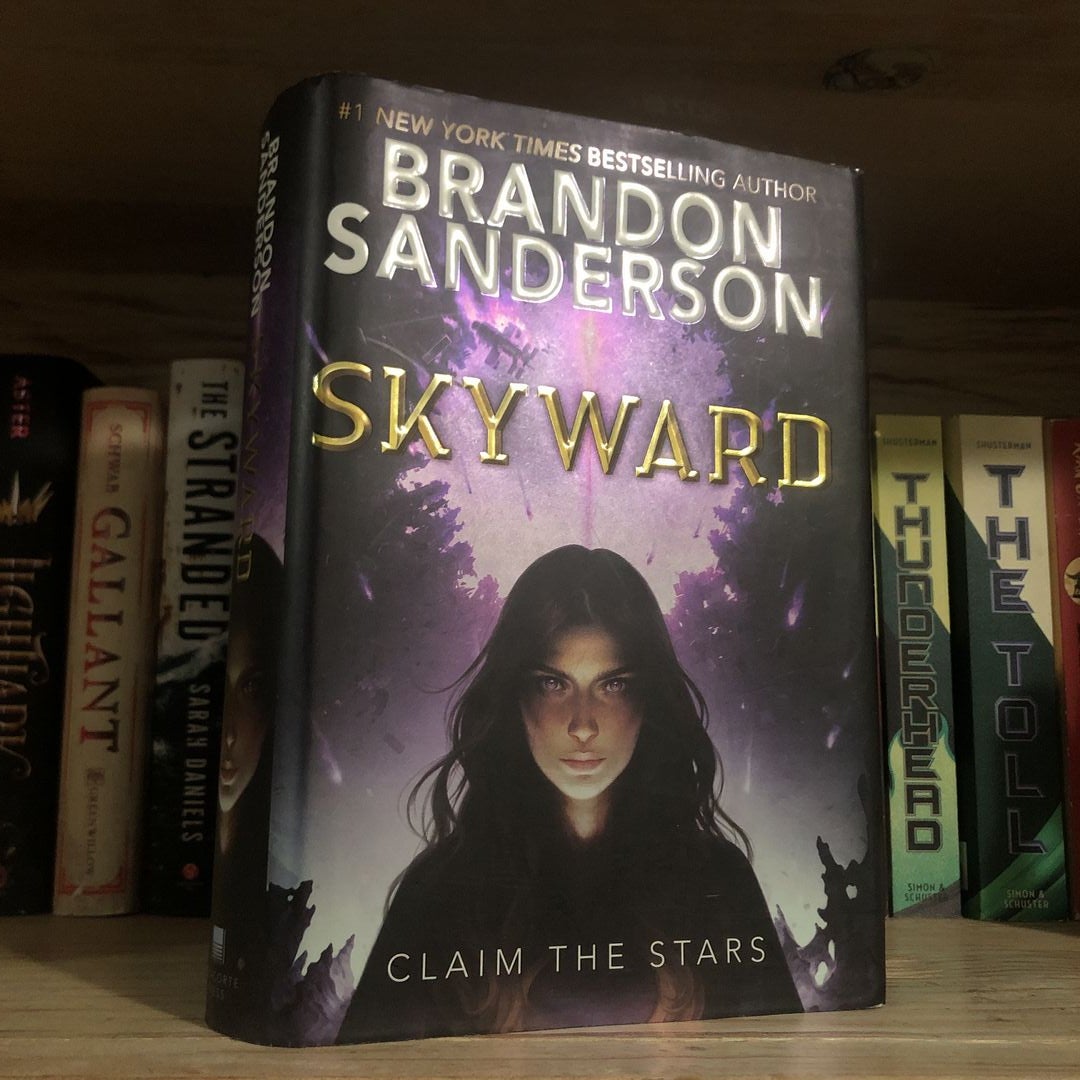  Skyward (The Skyward Series): 9780399555770: Sanderson, Brandon:  Books