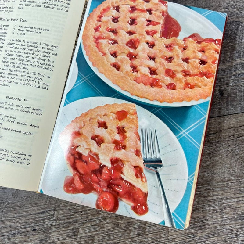 Vintage Complete Pie Cookbook