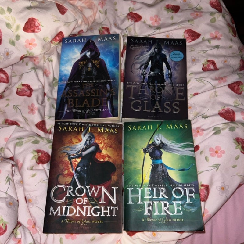 Throne of Glass 1-4 OOP Paperback Bundle!