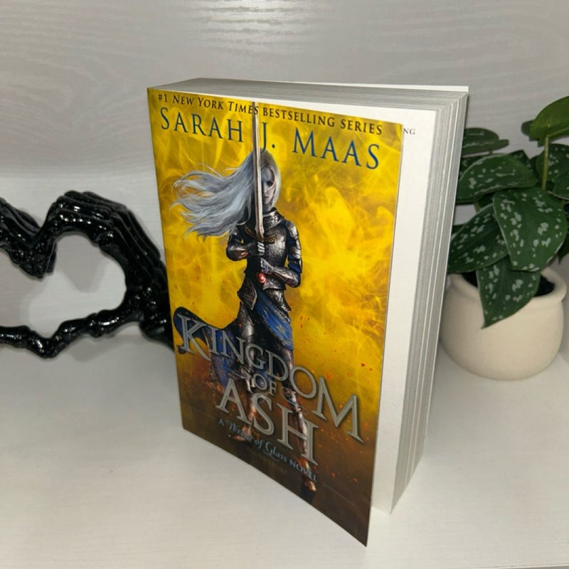 THRONE OF GLASS ORIGINAL PAPERBACK COVERS