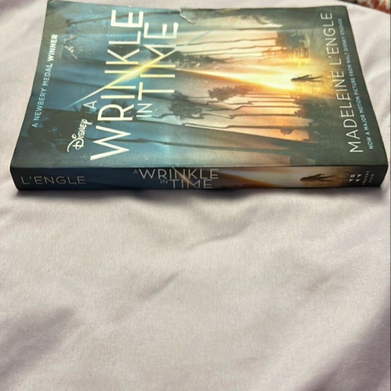 A Wrinkle in Time Movie Tie-In Edition(First edition)