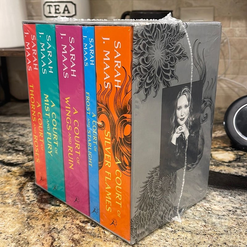 A Court of Thorns and Roses Box Set (5 Books) *NEW*