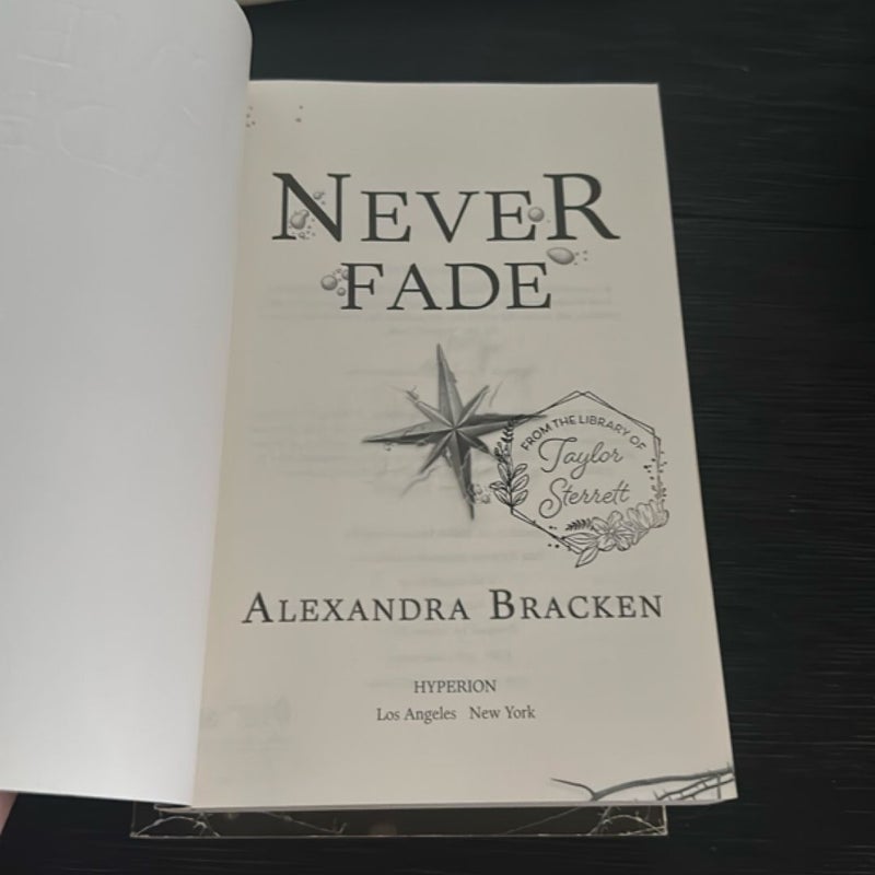 Never Fade (a Darkest Minds Novel)
