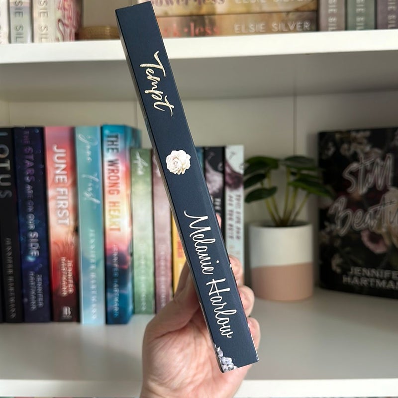 Tempt by Melanie Harlow, Paperback | Pangobooks