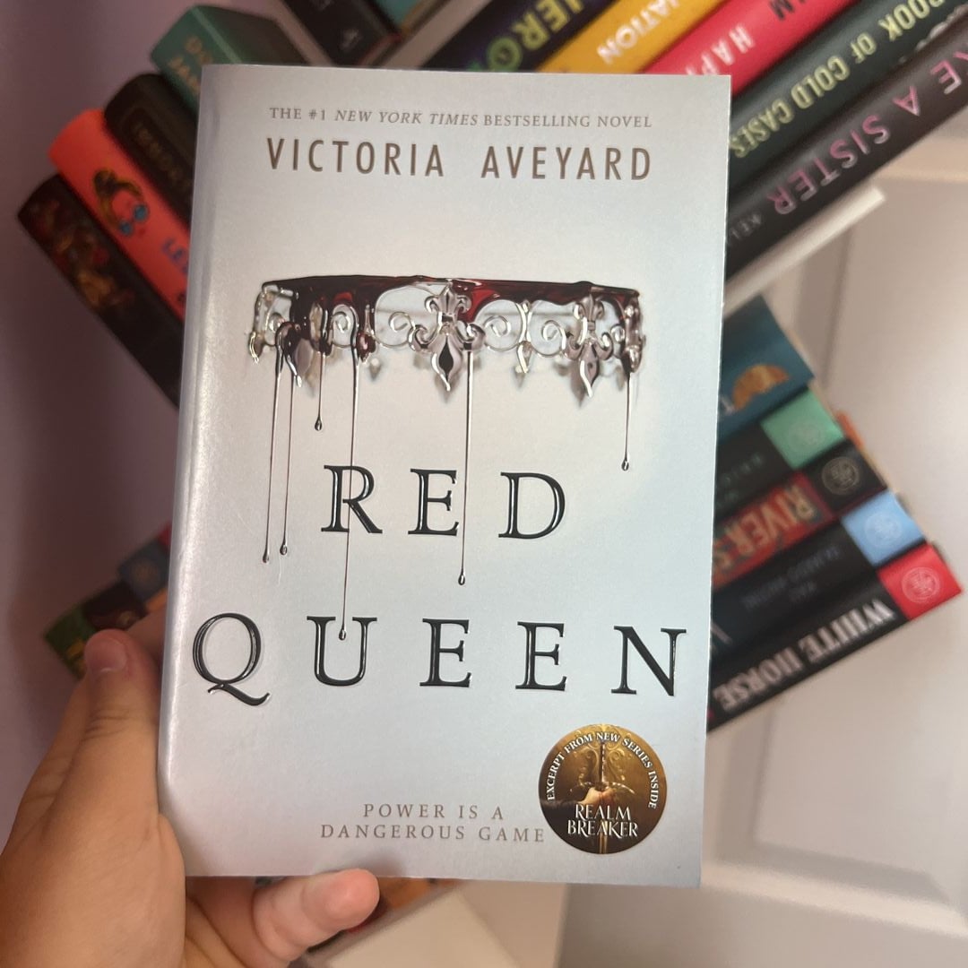 Red Queen by Victoria Aveyard, Paperback | Pangobooks