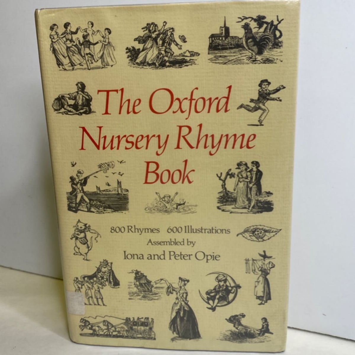 The Oxford Nursery Rhyme Book by Iona Opie, Peter Opie