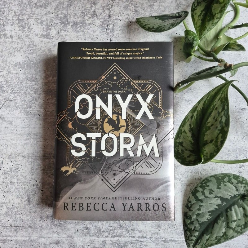 Onyx Storm (Standard Edition)