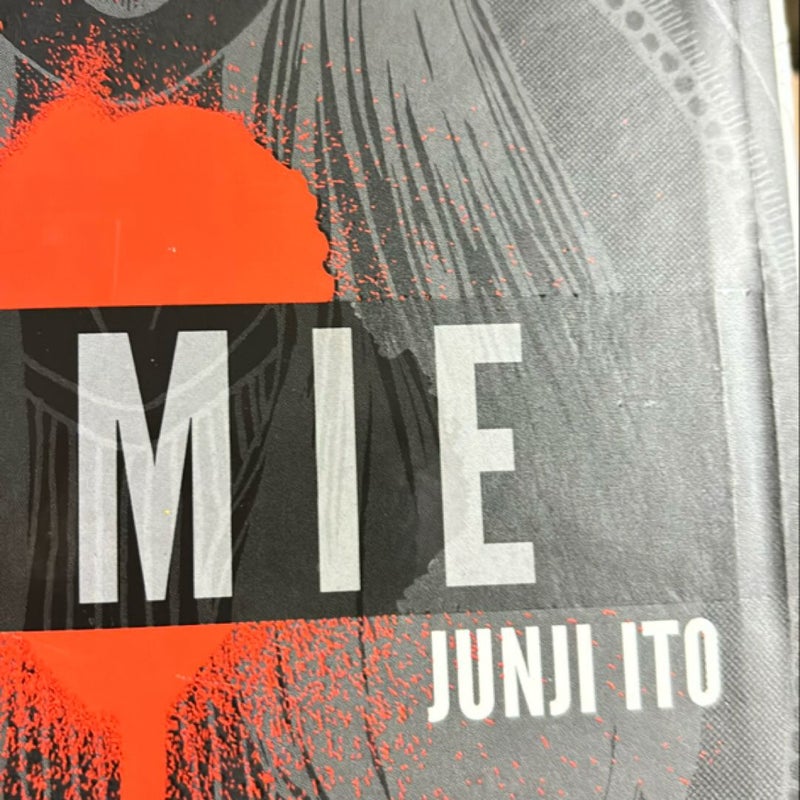 Tomie: Complete Deluxe Edition