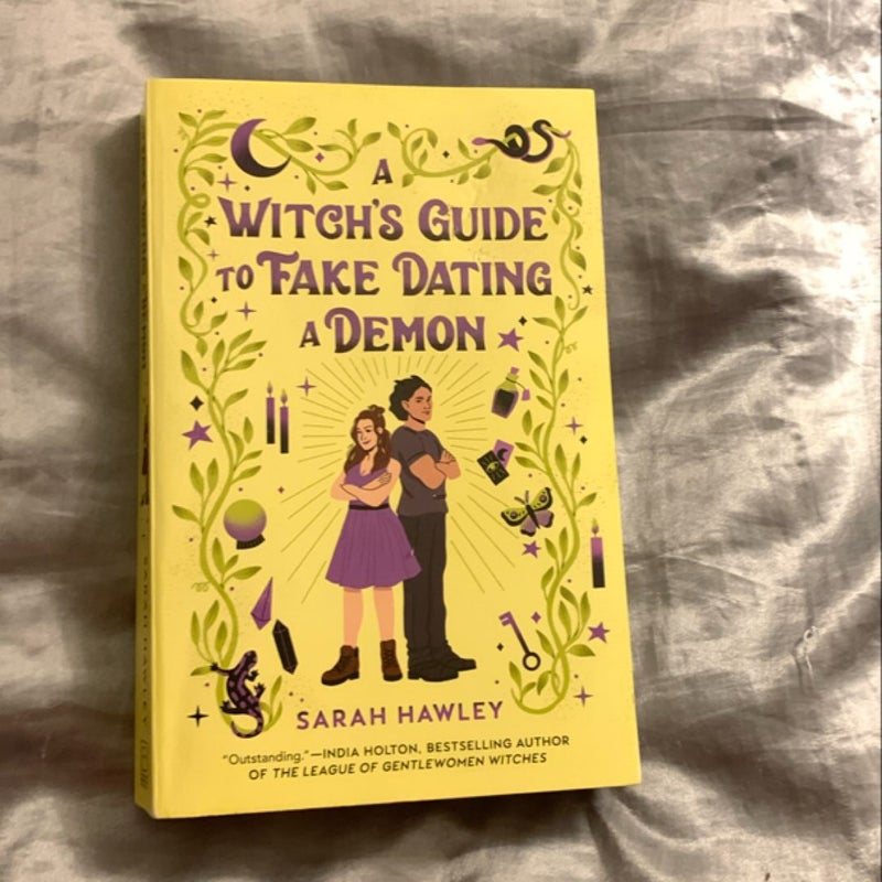 A Witch's Guide to Fake Dating a Demon