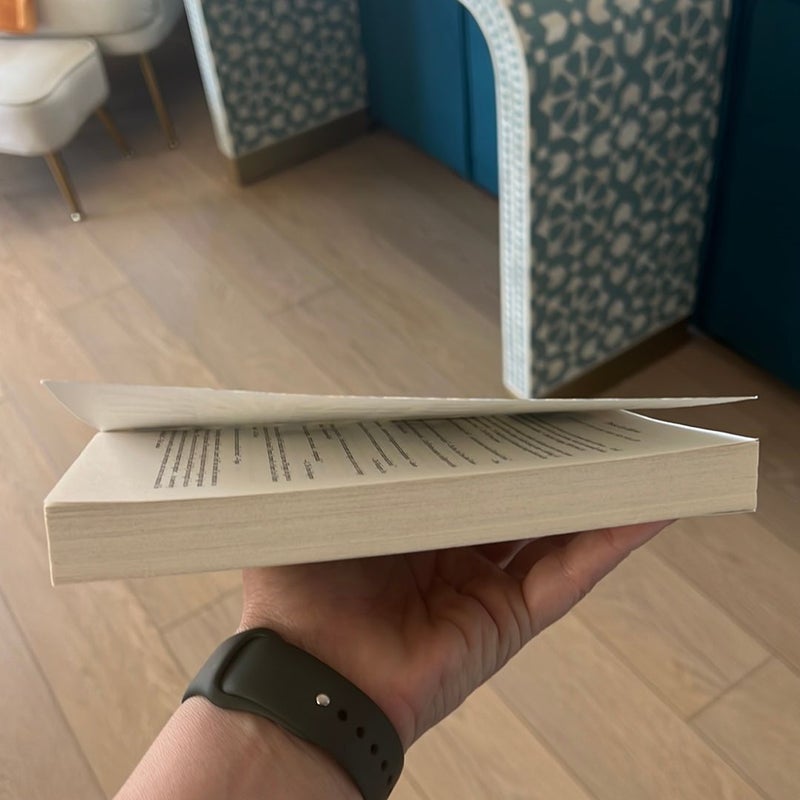 Matrix by Lauren Groff, Paperback Pangobooks