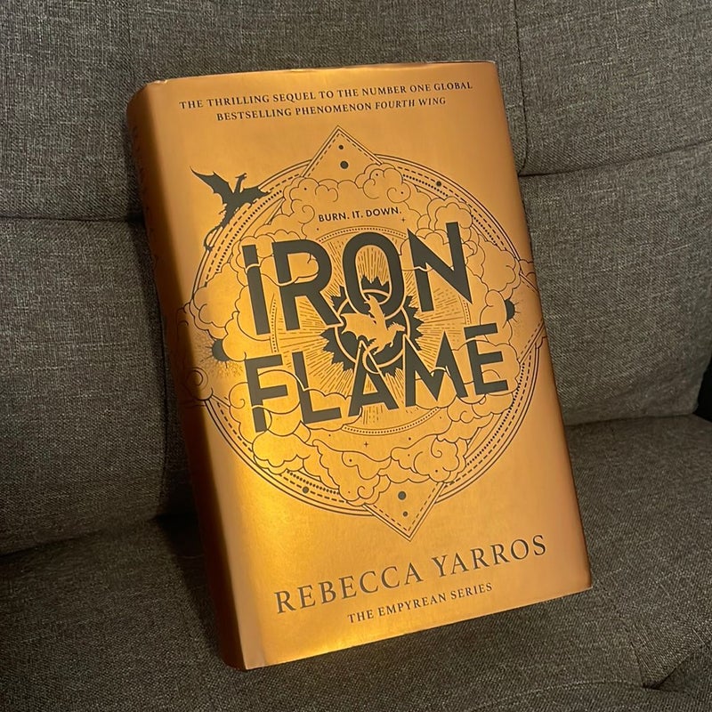 Iron Flame by Rebecca Yarros, Hardcover | Pangobooks