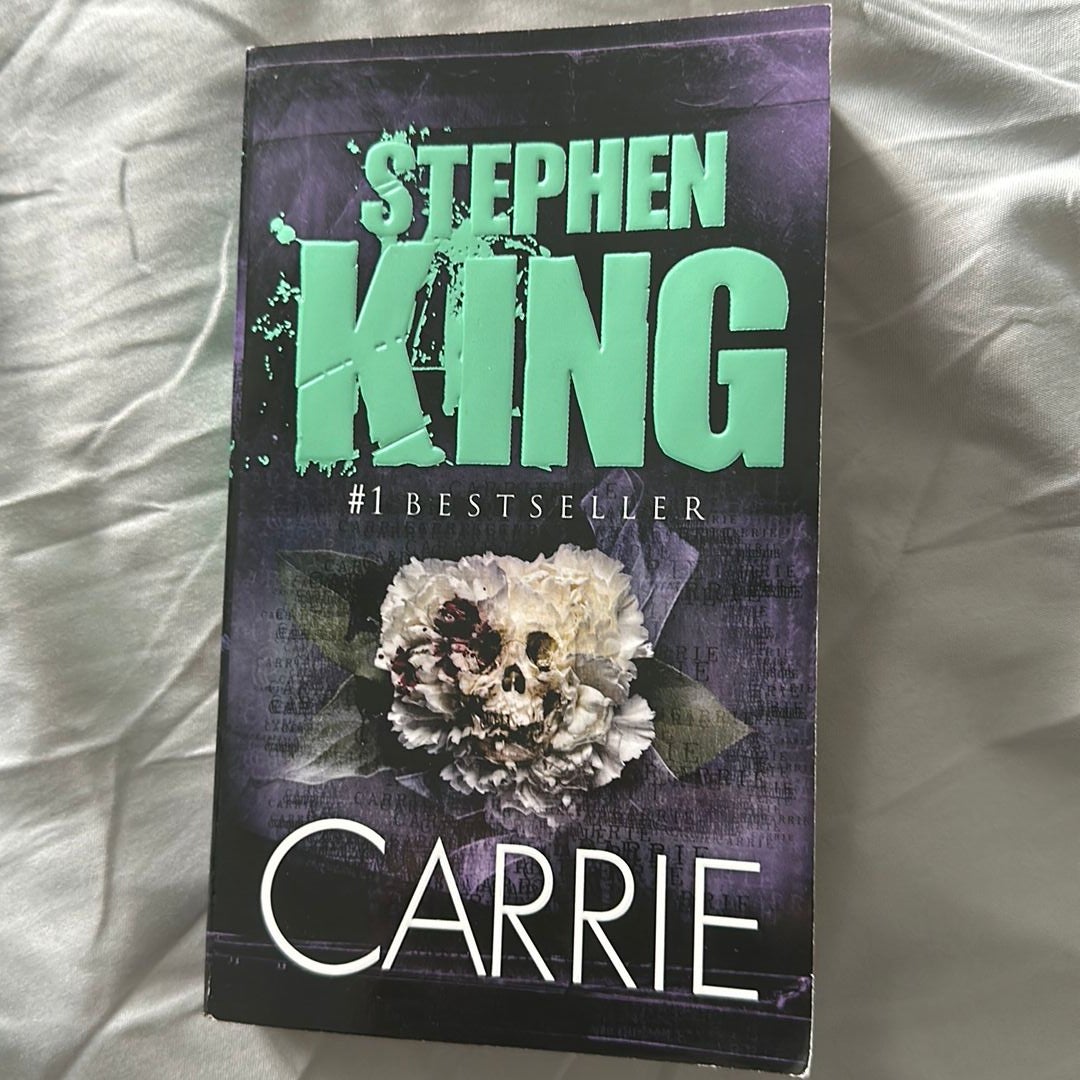Carrie by Stephen King, Paperback
