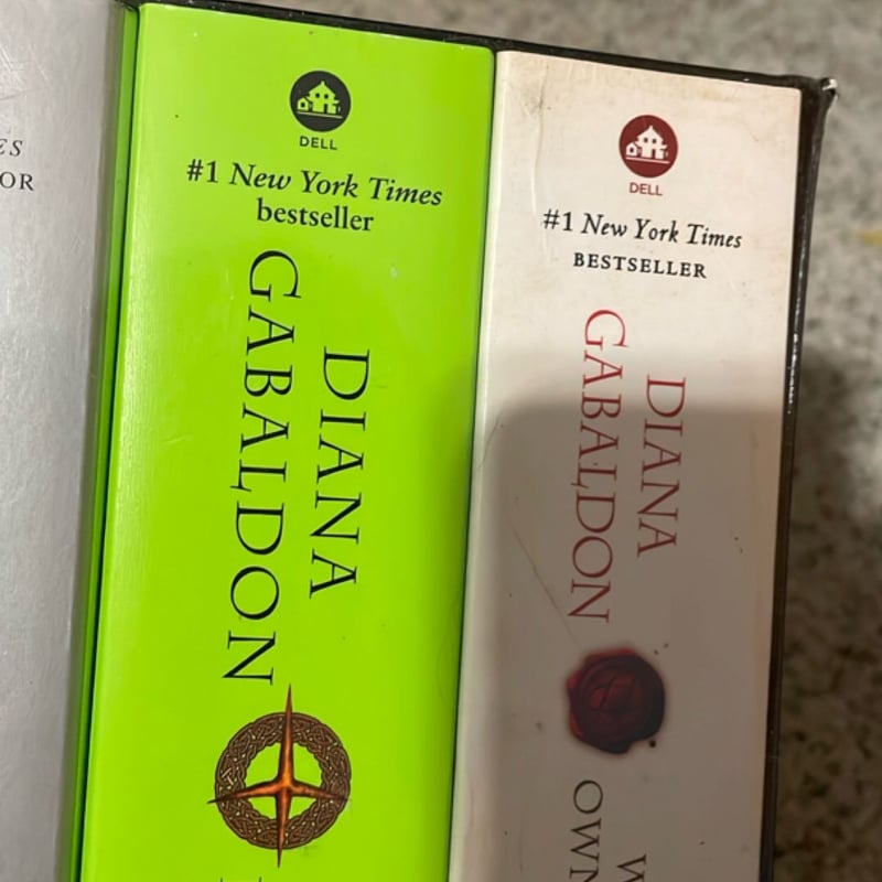 Outlander Volumes 5-8 (4-Book Boxed Set)