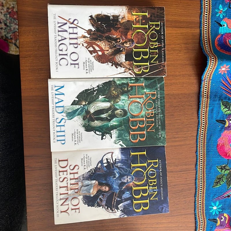 The Liveship Traders (Trilogy- Mass Market PB)