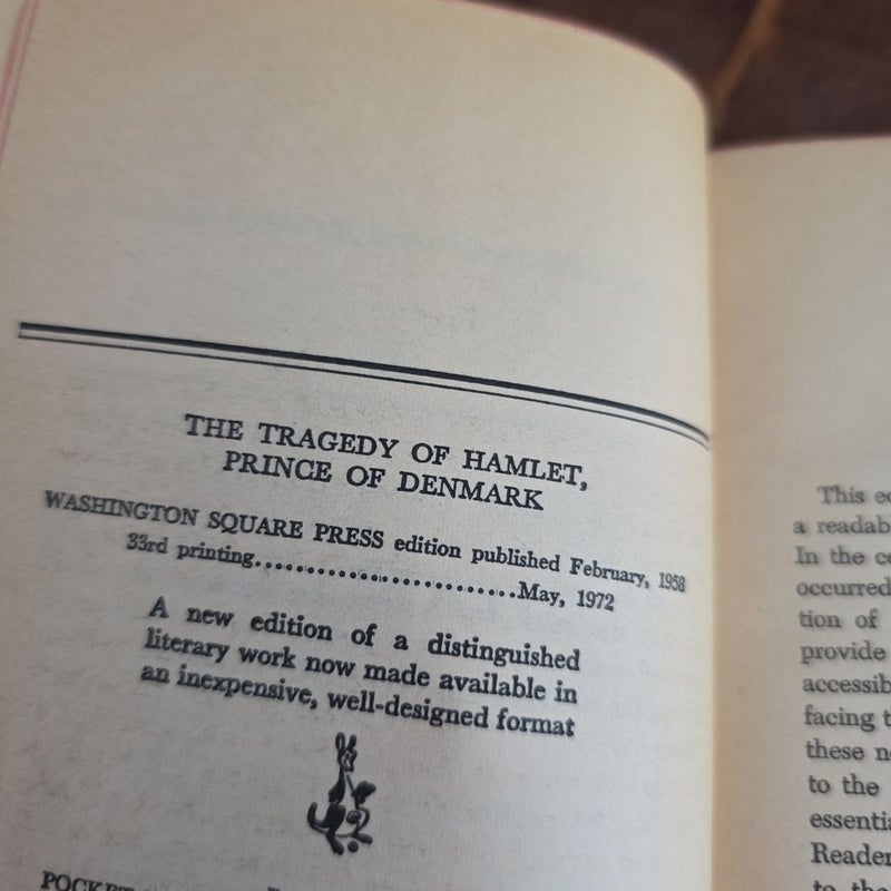 VINTAGE 1972 Hamlet, The Folger Library (Written by William Shakespeare, Edited by Louis B. Wright & Virginia A. LaMar)
