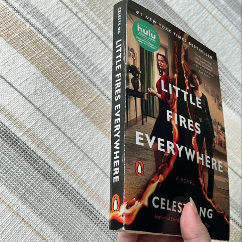 Little Fires Everywhere (Movie Tie-In)