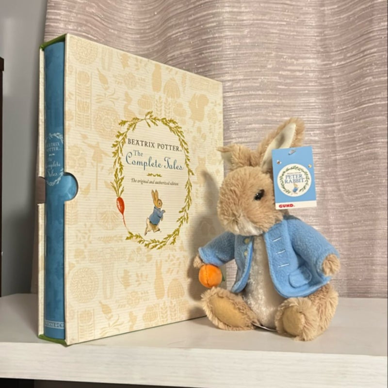 Beatrix Potter the Complete Tales (with Peter Rabbit Plush)