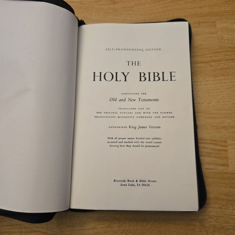 Holy Bible NKJV Self-Pronoucing Red Letter Zipper Edition with Dictionary and Concordance