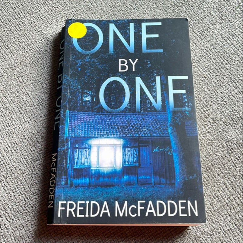 One by One by Freida McFadden, Paperback | Pangobooks