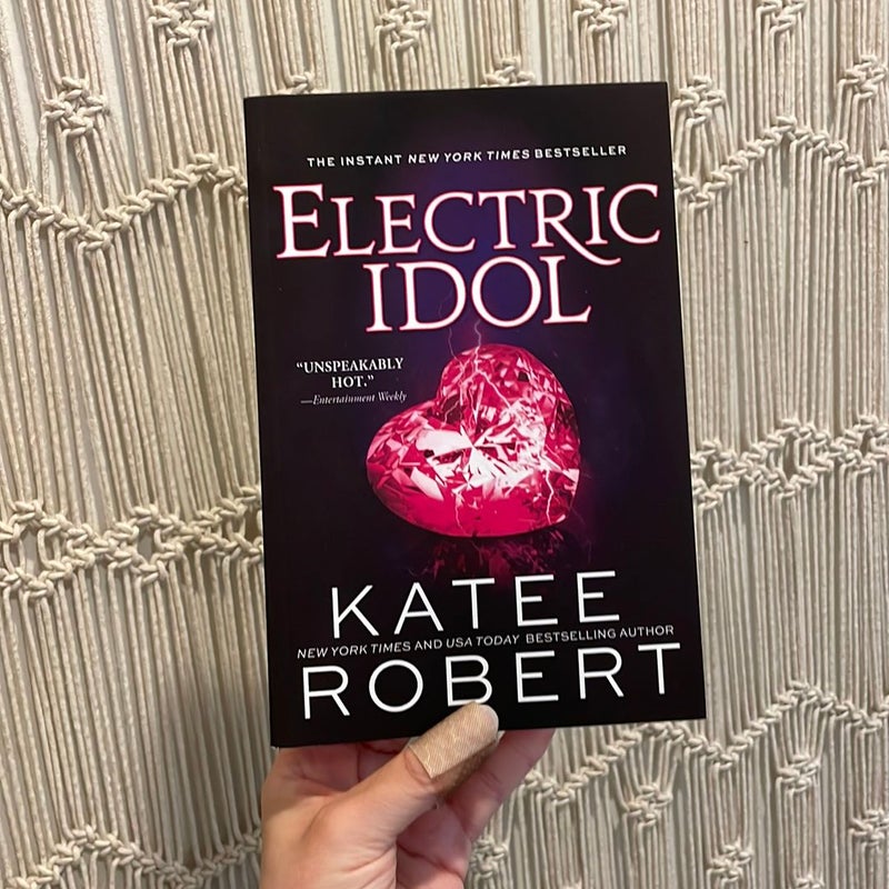 Electric Idol by Katee Robert, Paperback Pangobooks