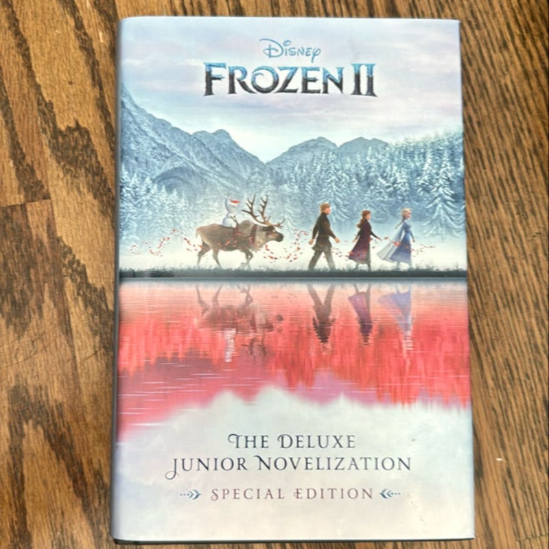 Frozen 2: the Deluxe Junior Novelization (Disney Frozen 2)