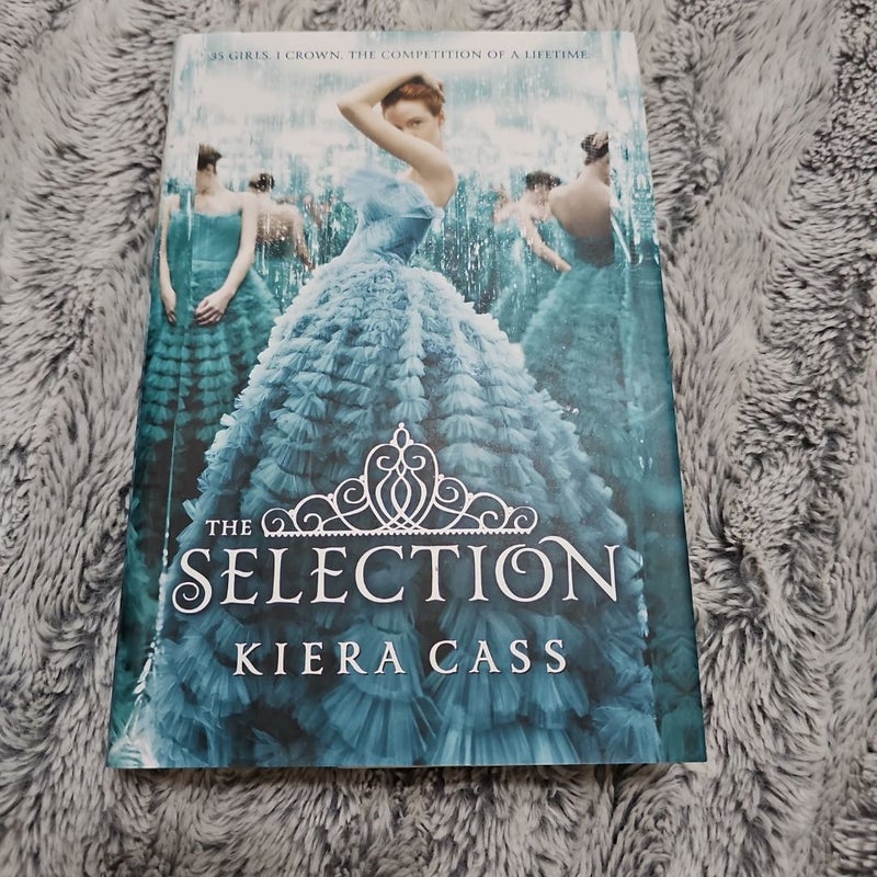 The Selection Series Books 1-4 (The Heir is signed)