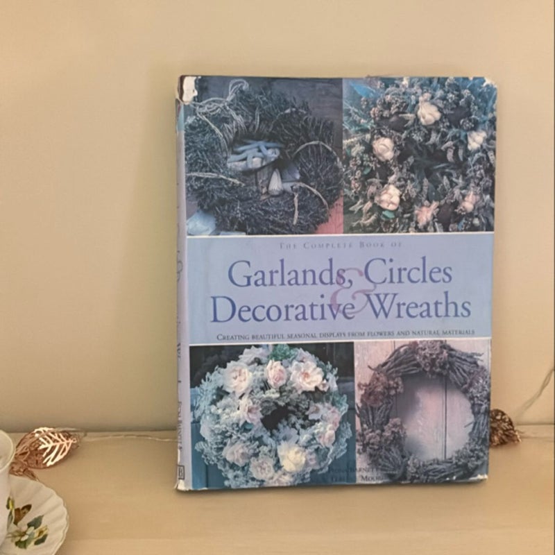 The Complete Book of Garlands, Circles and Decorative Wreaths