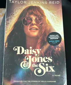 Daisy Jones and the Six (TV Tie-In Edition)