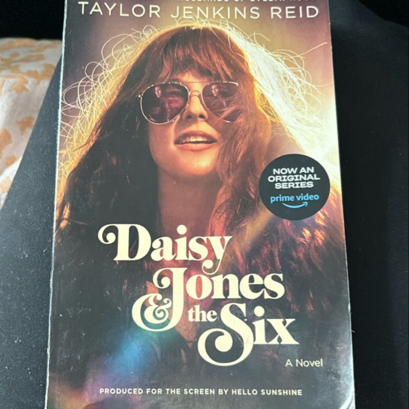 Daisy Jones and the Six (TV Tie-In Edition)