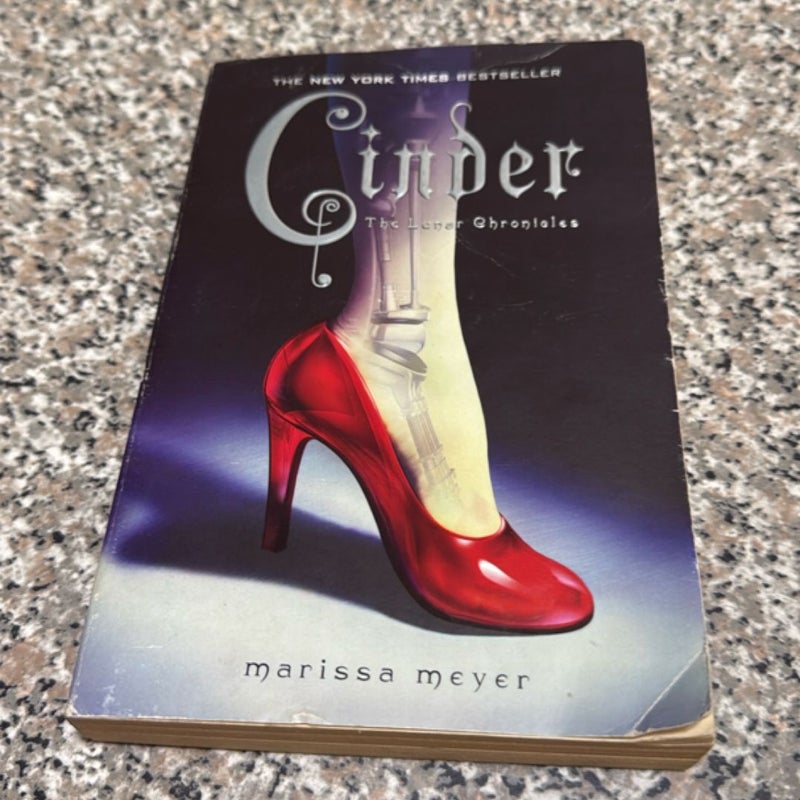 Cinder the luner chronicles First Edition