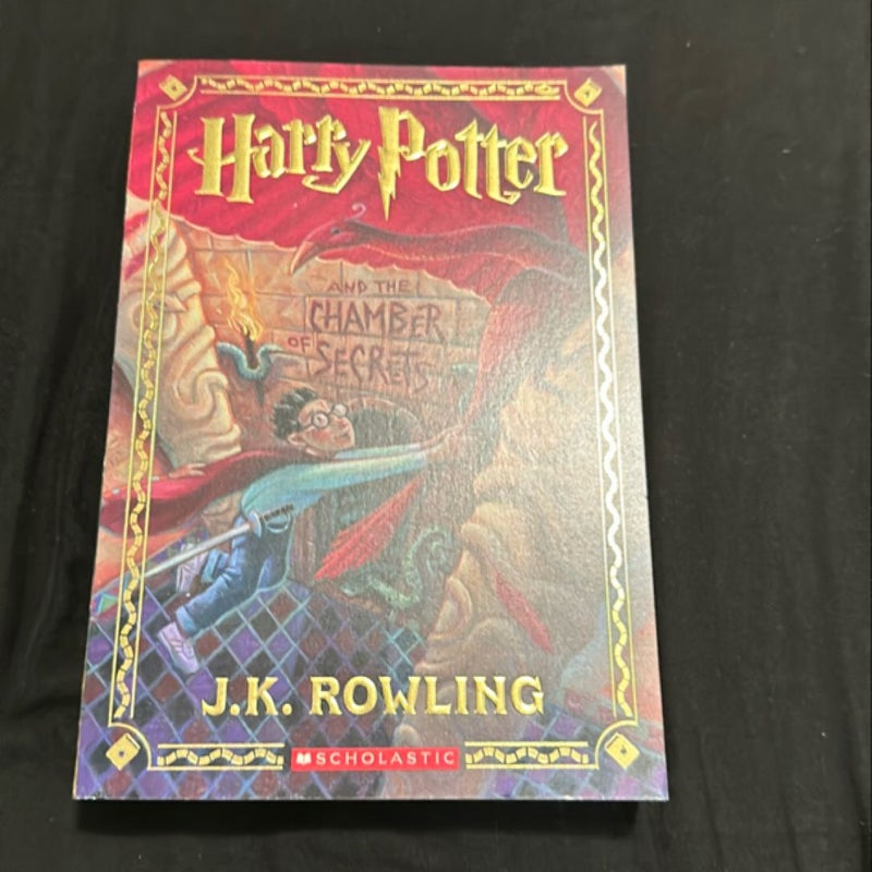 Harry Potter and the Chamber of Secrets (Harry Potter, Book 2)