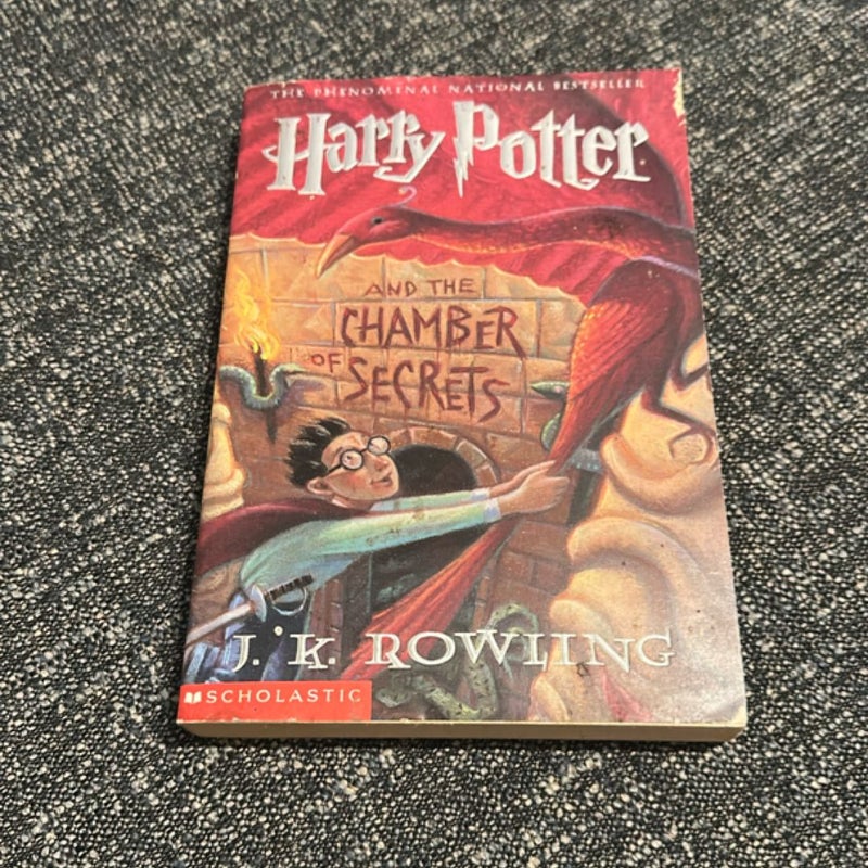 Harry Potter and the Chamber of Secrets (Harry Potter, Book 2)