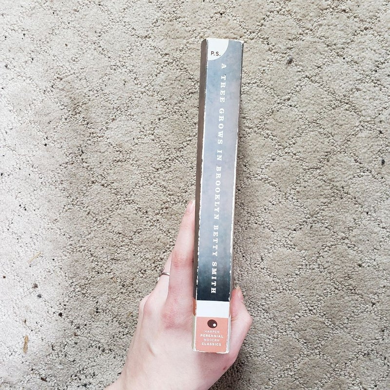 A Tree Grows in Brooklyn (1st Harper Perennial Modern Classics Edition, 2004)